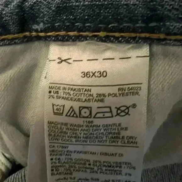 Old Navy Relaxed Slim Taper Jeans - Picture 3 of 4